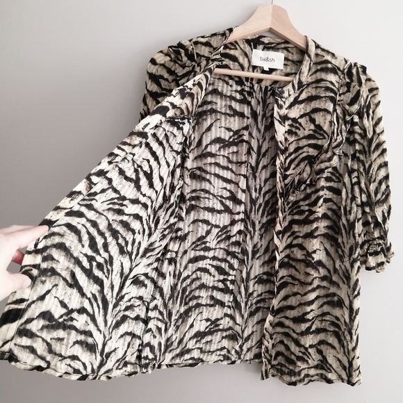 Ba&sh Tiger Print Ruffle Accent Button Up Blouse with Half Sleeves Ba&Sh 0 XS - Picture 6 of 17